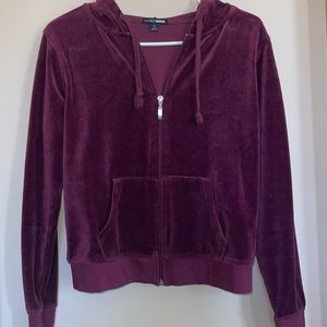 Burgundy Fashion Nova velour sweat suit size small only worn once.